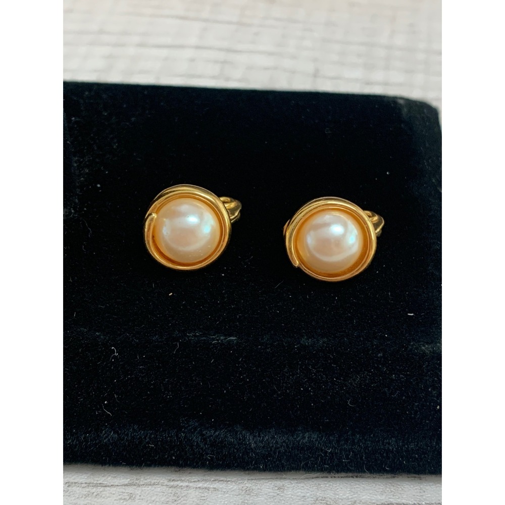 Vintage‎ Monet Gold Tone Faux Mabe Pearl Swirl Clip On Earrings 55